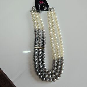 *Sale* Paparazzi layered Faux Pearl Necklace Chunky Necklace Earrings 20-23"